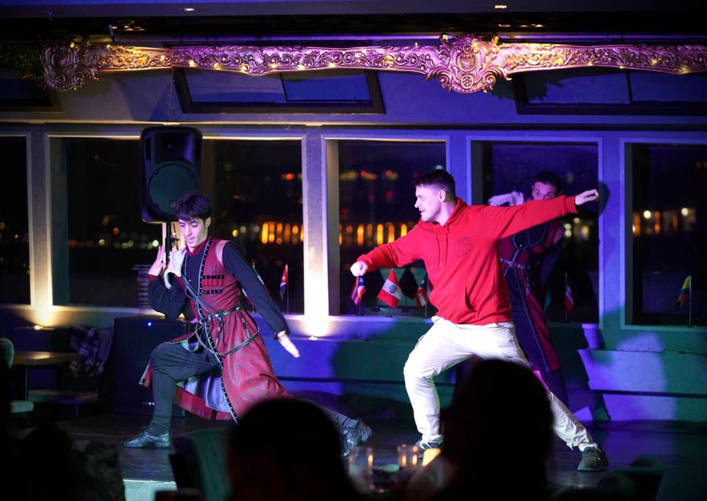 BOSPHORUS DINNER CRUISE & TURKISH NIGHT SHOW (PREMIUM VIP TABLE WITH VIP MENU)